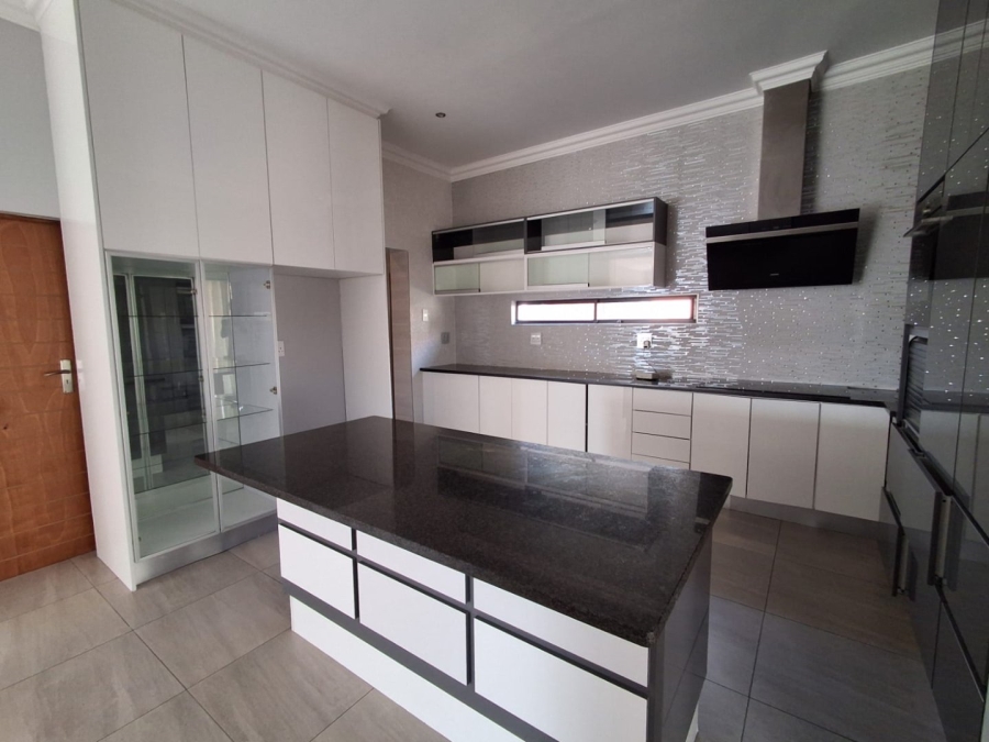 5 Bedroom Property for Sale in Wild Olive Estate Free State